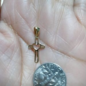 18 karat saudi gold small pendant